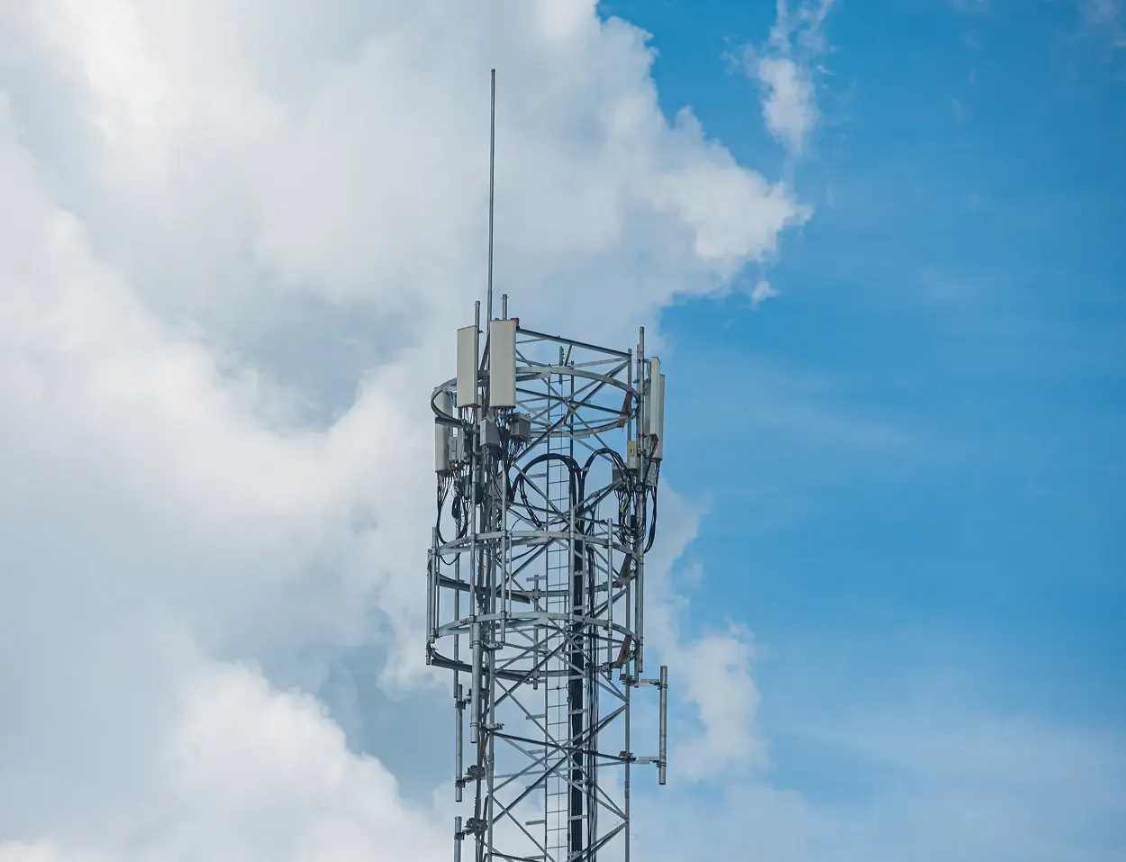 It may also cause licensed mobile network;;;operators to obstruct the entry of new;;;operators in the market